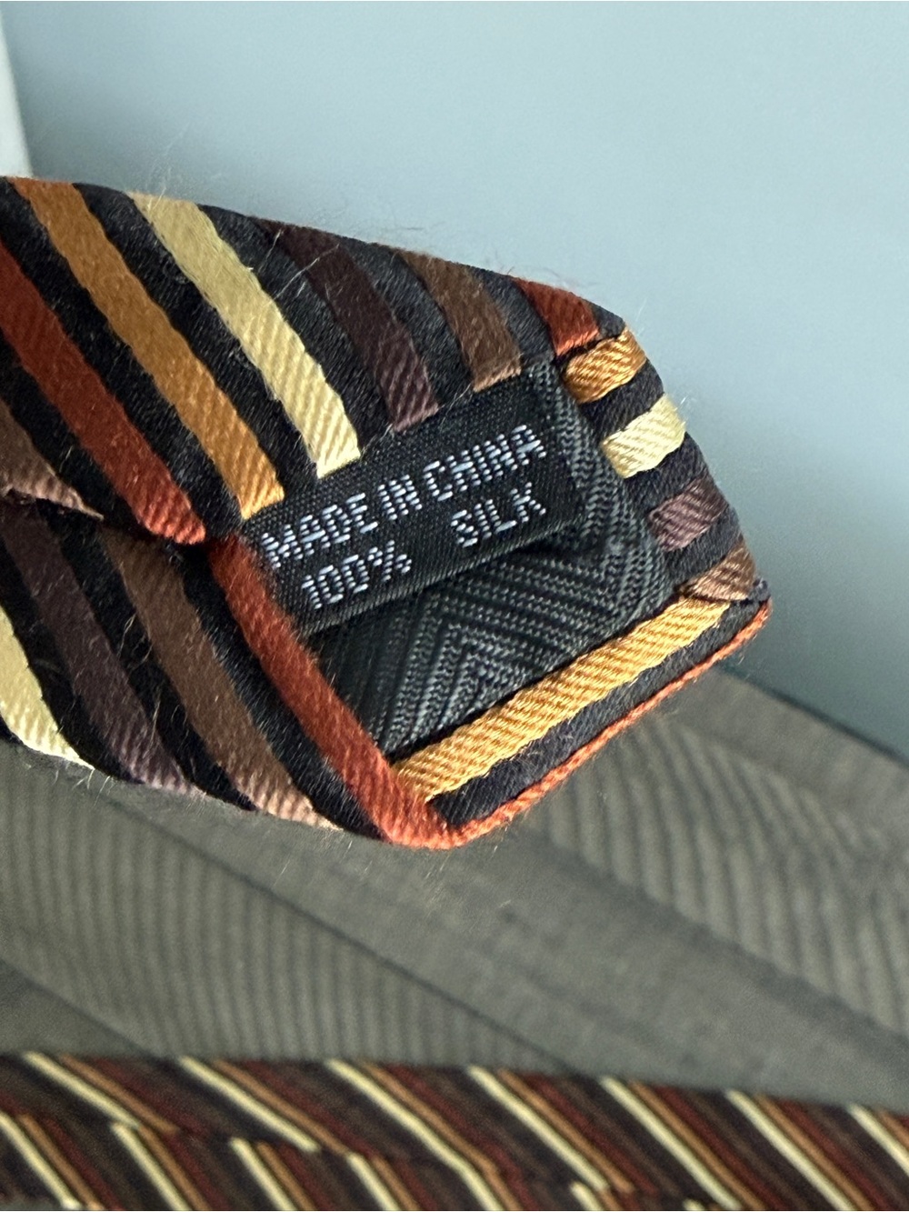 Vintage Daniel Gray Striped Silk Men's Tie in Brown Tones - Picture 5 of 6